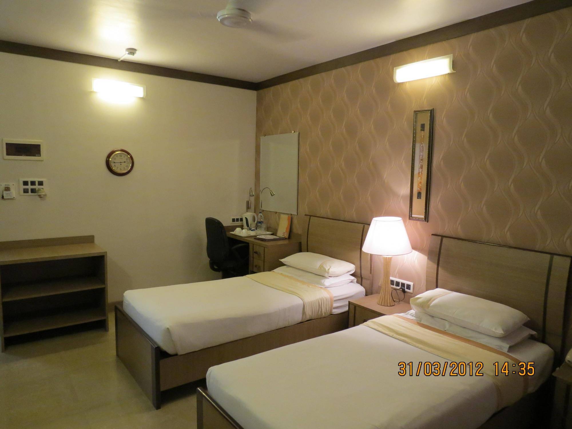 Jyoti Dwelling Hotel Mumbai Exterior photo